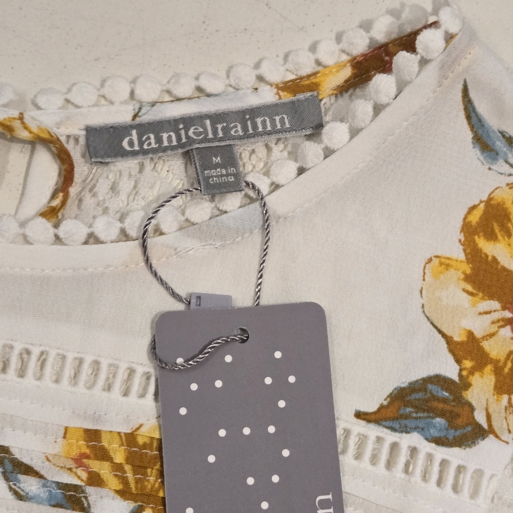 Daniel Raain White Yellow Flower Womens Top Cap Sleeve - Picture 2 of 5